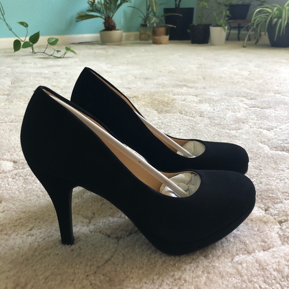 Black heeled shoes